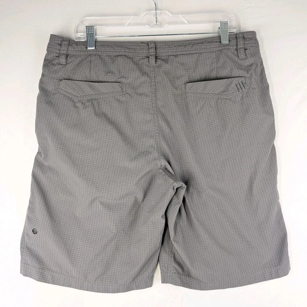 Lululemon‎ Shorts Mens 38 Gray Check 10.5